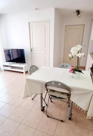 2 Pieces Mentone